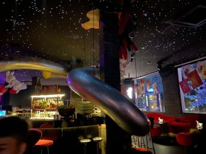 Narzil Hookah Bar 10 300x225 - HÌNH ẢNH TRẦN SAO NHÂN TẠO