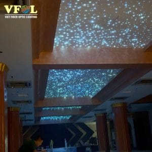 Nhà hàng tiệc cưới Nam Bộ, hệ đèn trần sao tại sảnh chính